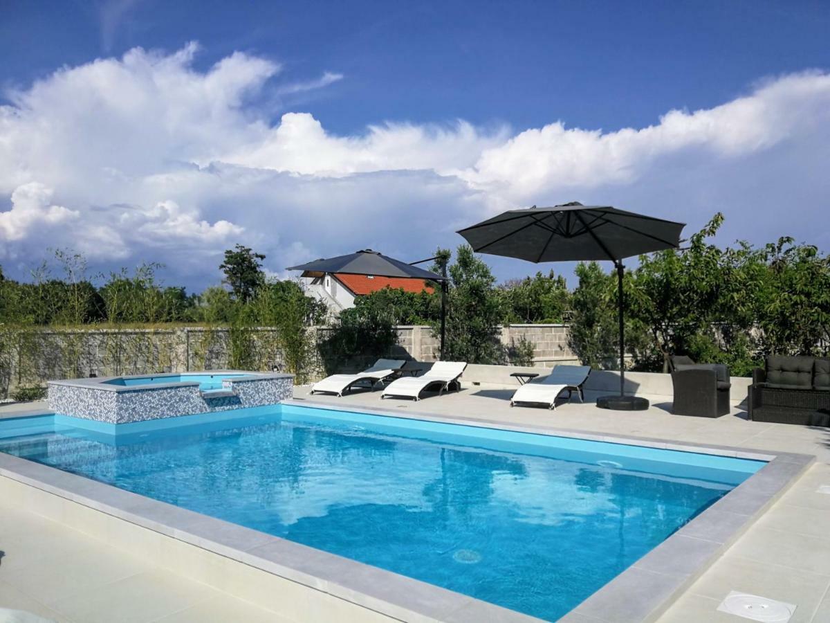 Villa Flora Maris Apartments Privlaka  Eksteriør bilde